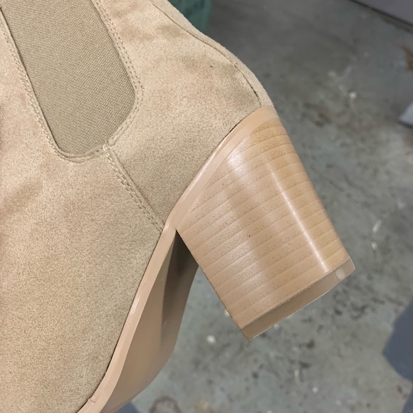 Women’s Pointed Toe Chelsea Ankle High Heel Block Boot in Beige Faux Suede - Picture 7 of 14